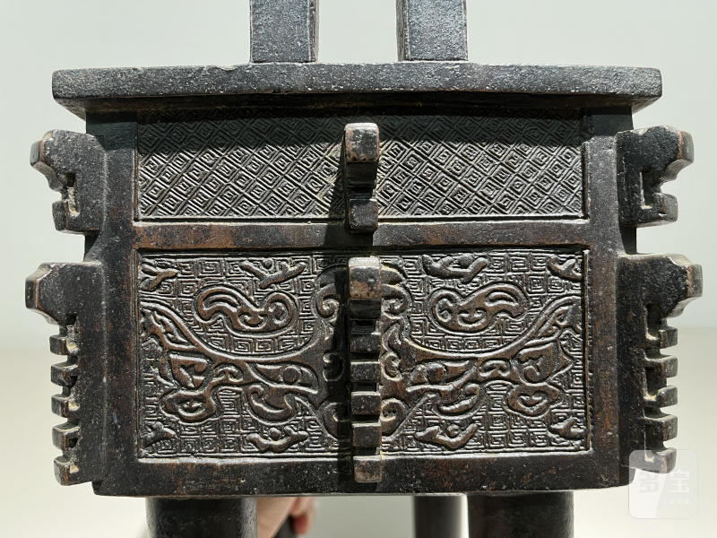 明万历 铜饕餮纹四方鼎式炉 - 图9